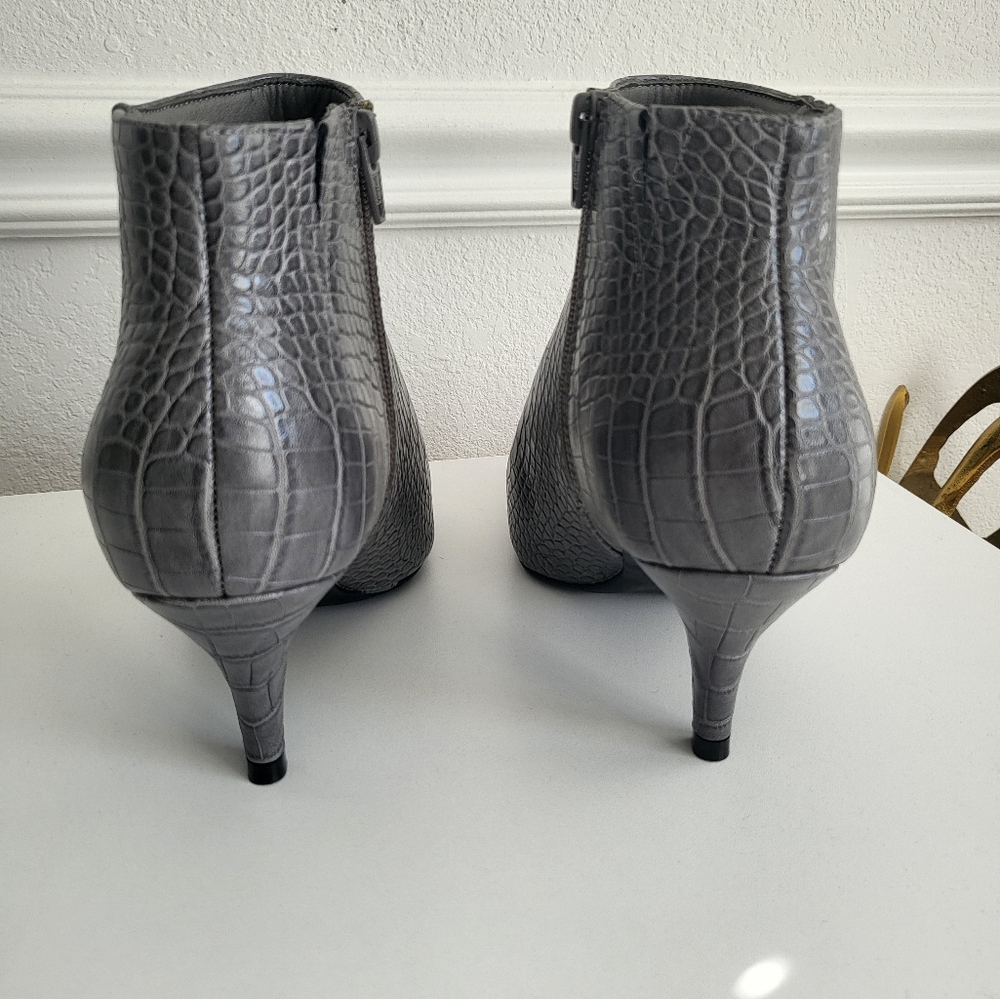 Gray Pebbled Kitten Heel Ankle Boots - Size 6 - Picture 2 of 4